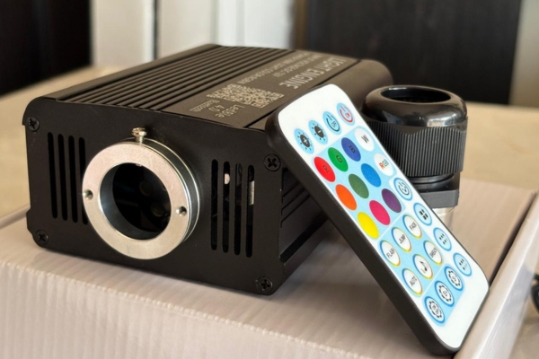 16W Single Twinkle Effect / 1 ports RGBW+White APP+ Remote Optical Fiber Light Engine